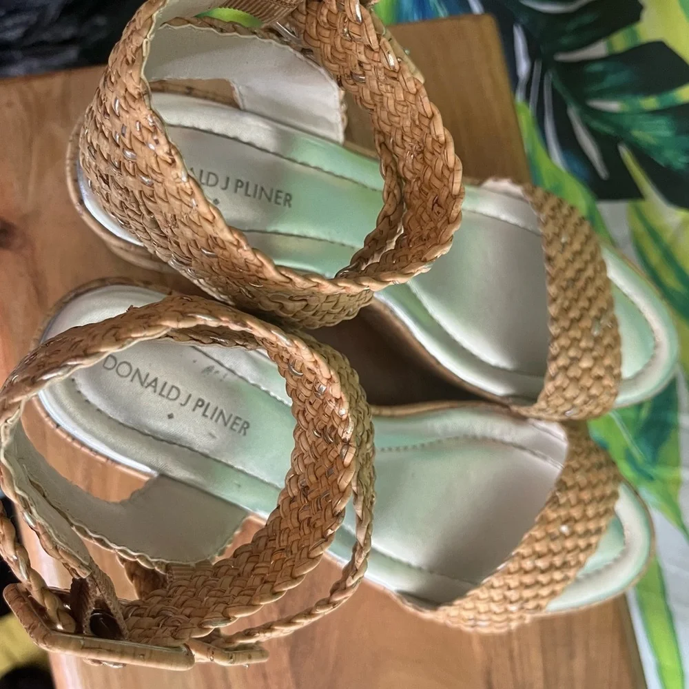 Donald J. Pliner 9.5M Tan Silver Metallic Double Buckle Cork Wedge Preppy Sandal